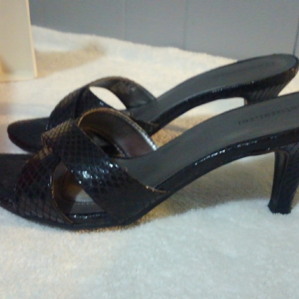 Naturalizer heel sandals